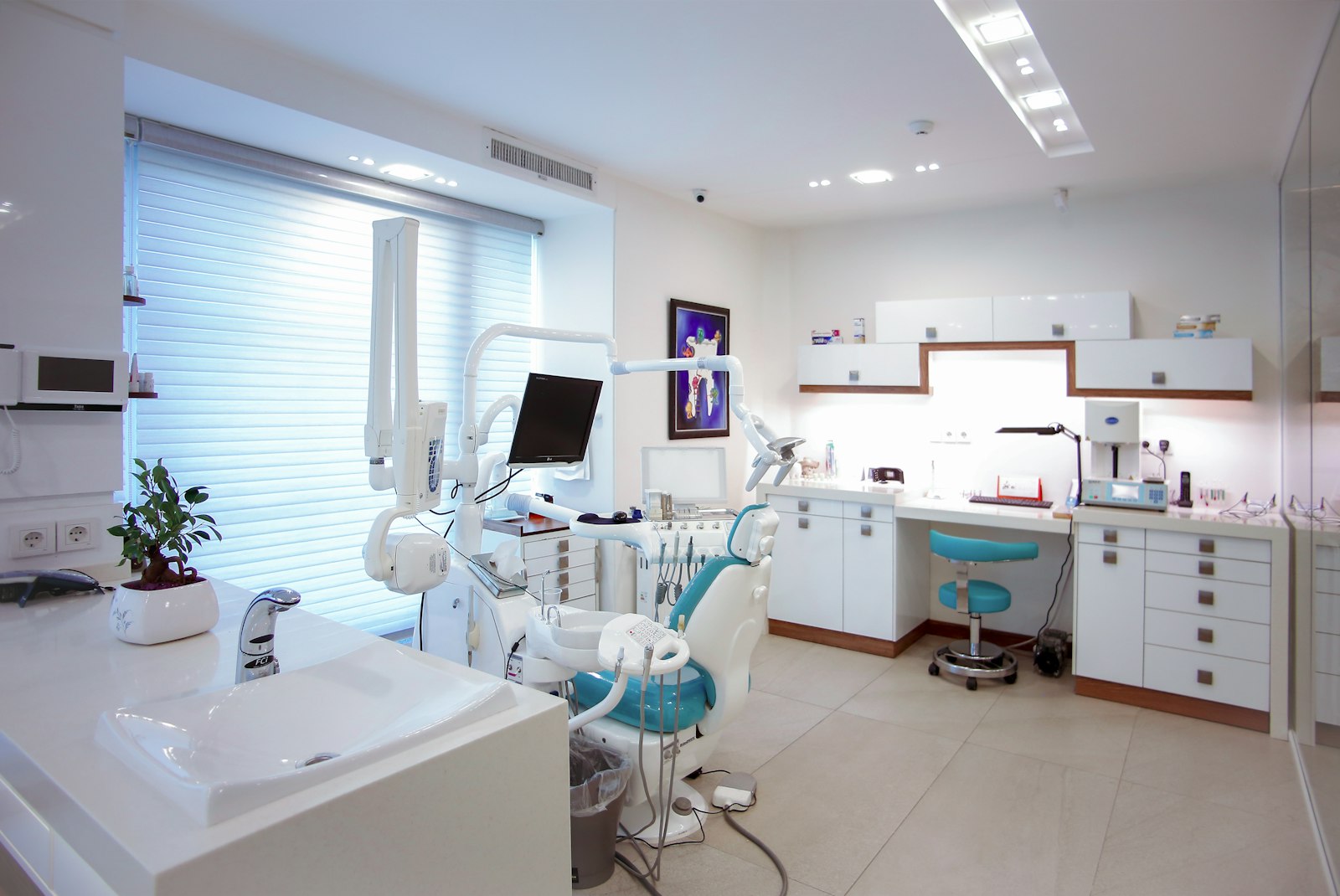 A modern, calm dental treatment room